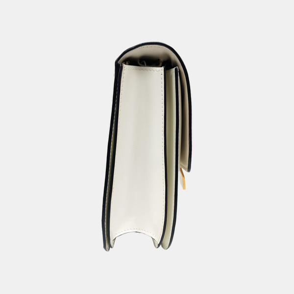 Authenticated pre-owned  CLASSIC BOX Medium Calfskin White - Shoulder Bag at Looply