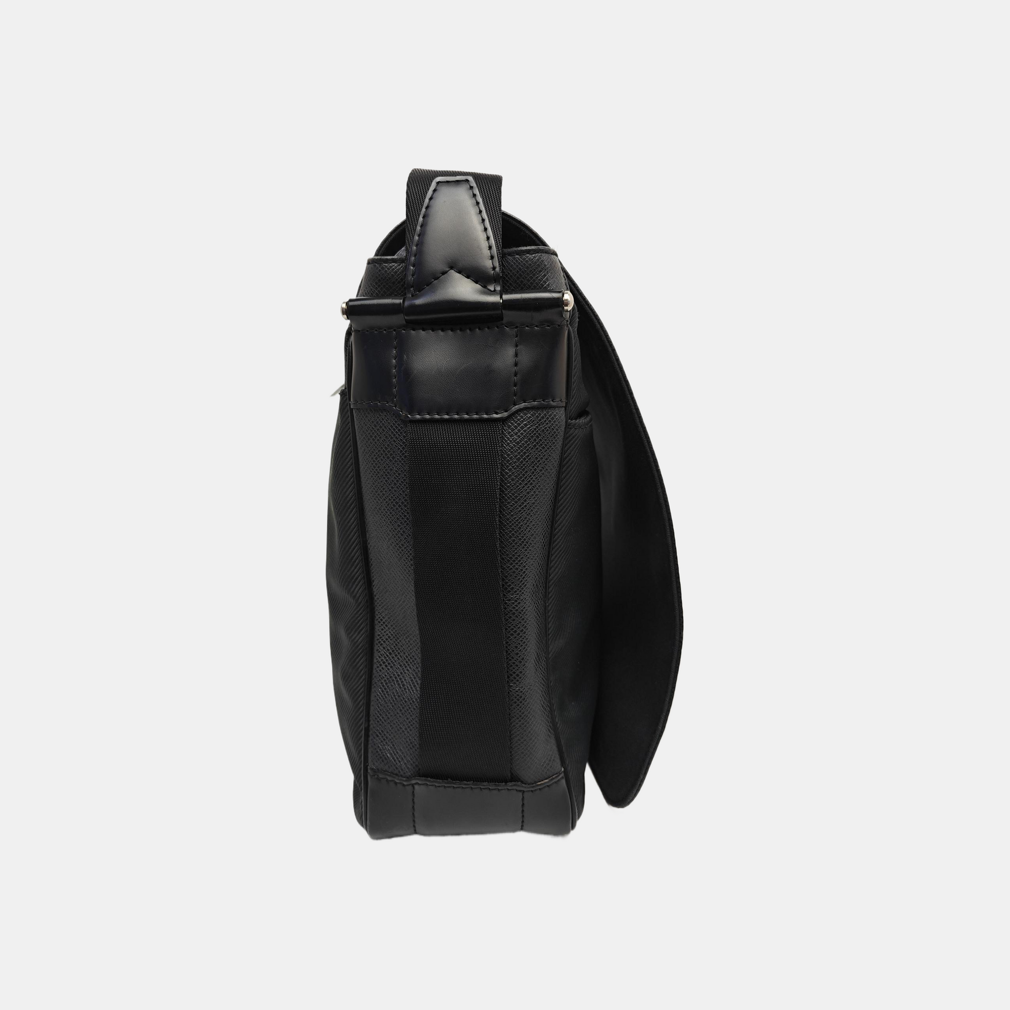 VIKTOR Calfskin Black