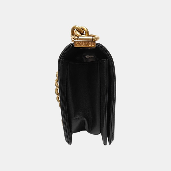 BOY CHANEL Piel de becerro Negro