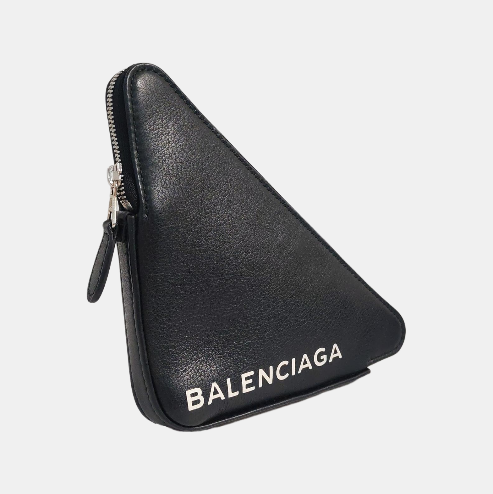 Authenticated pre-owned  Triangle Calfskin Black - Clutch at Looply