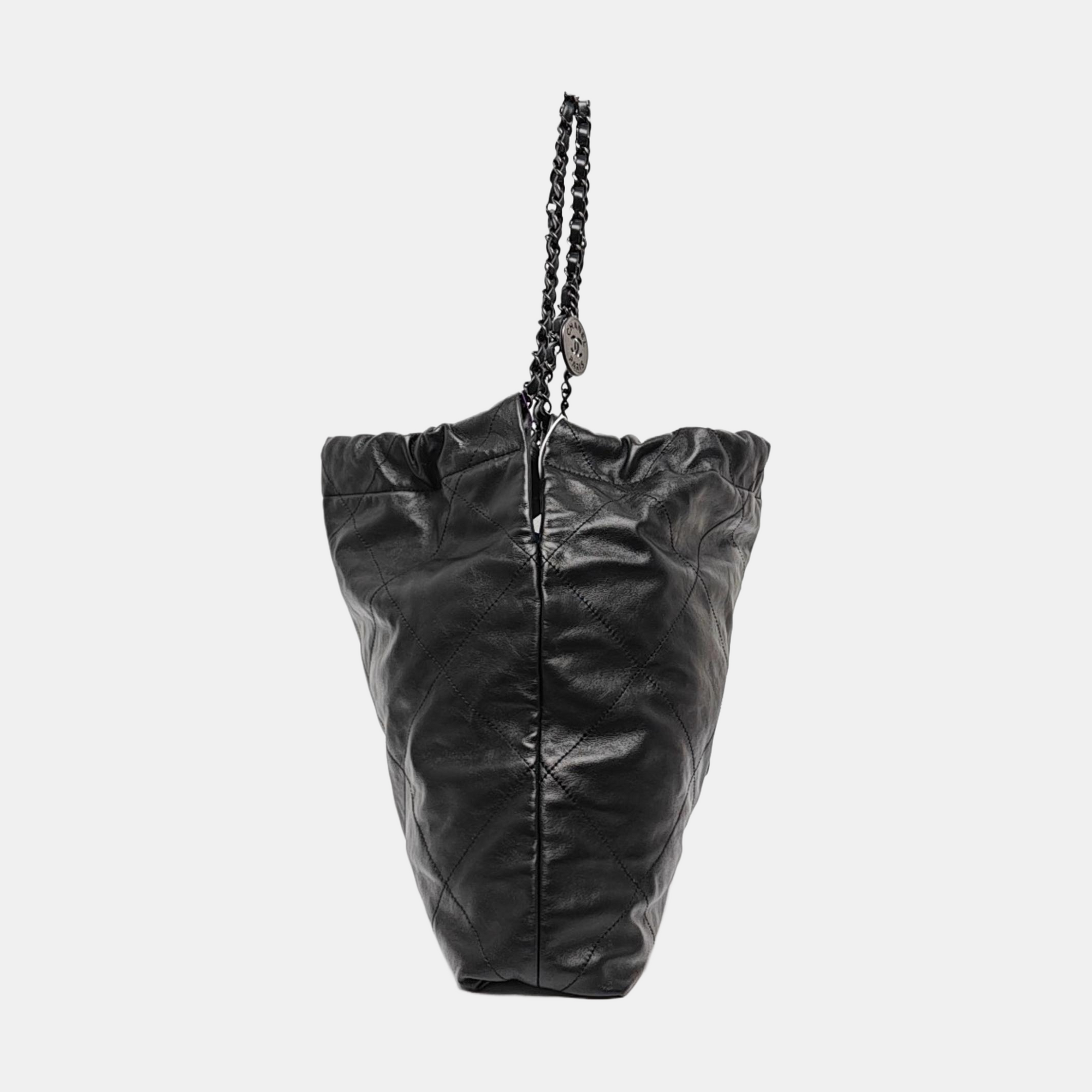 CHANEL 22 Medium Quilted Calfskin Black
