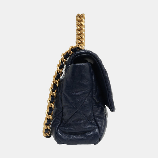 CHANEL 19 Grande de piel de cordero acolchada azul