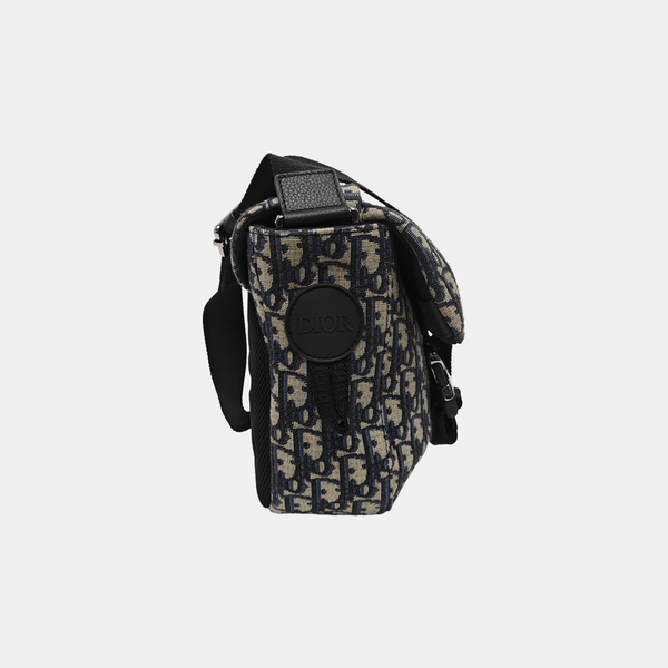 Explorer Oblique Canvas Black