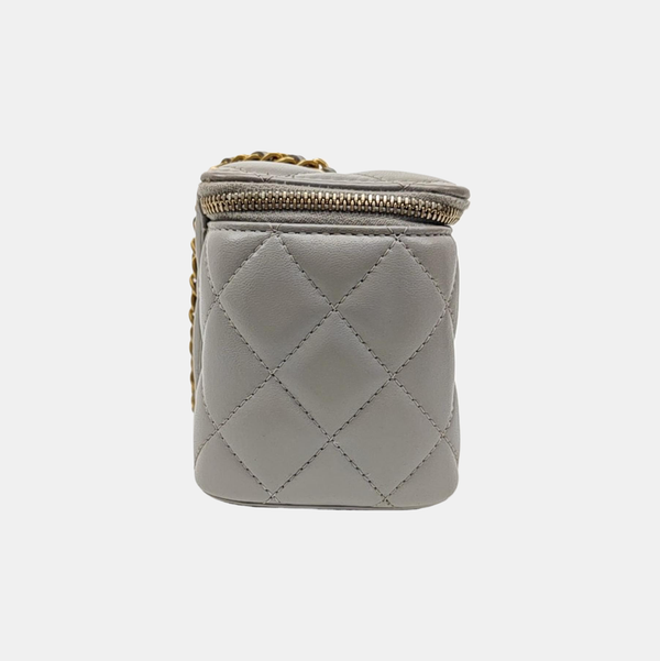 VANITY CASE Small Quilted Lambskin Gray