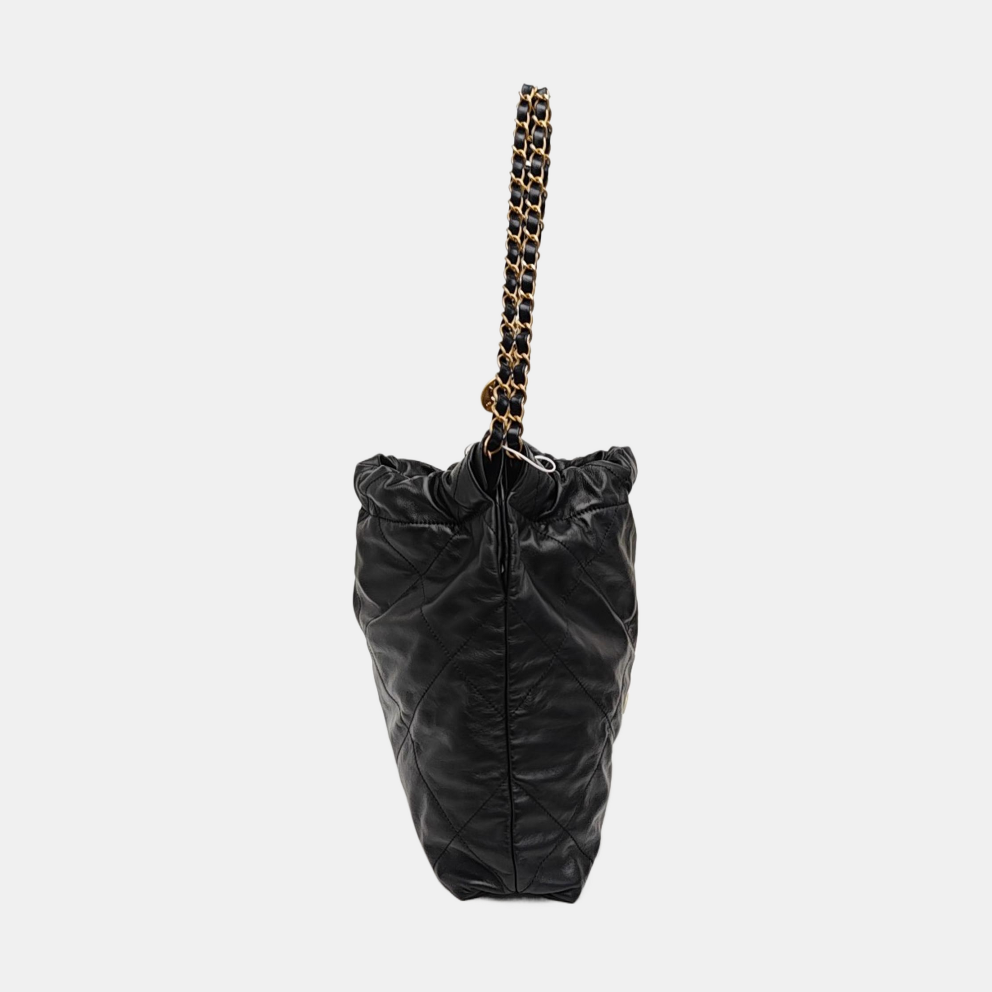 CHANEL 22 Small Quilted Calfskin Black