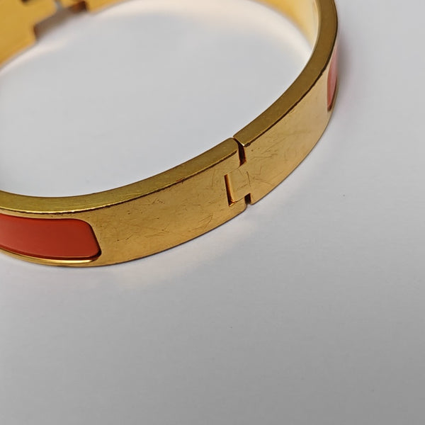Clic H Metal Orange Bangle