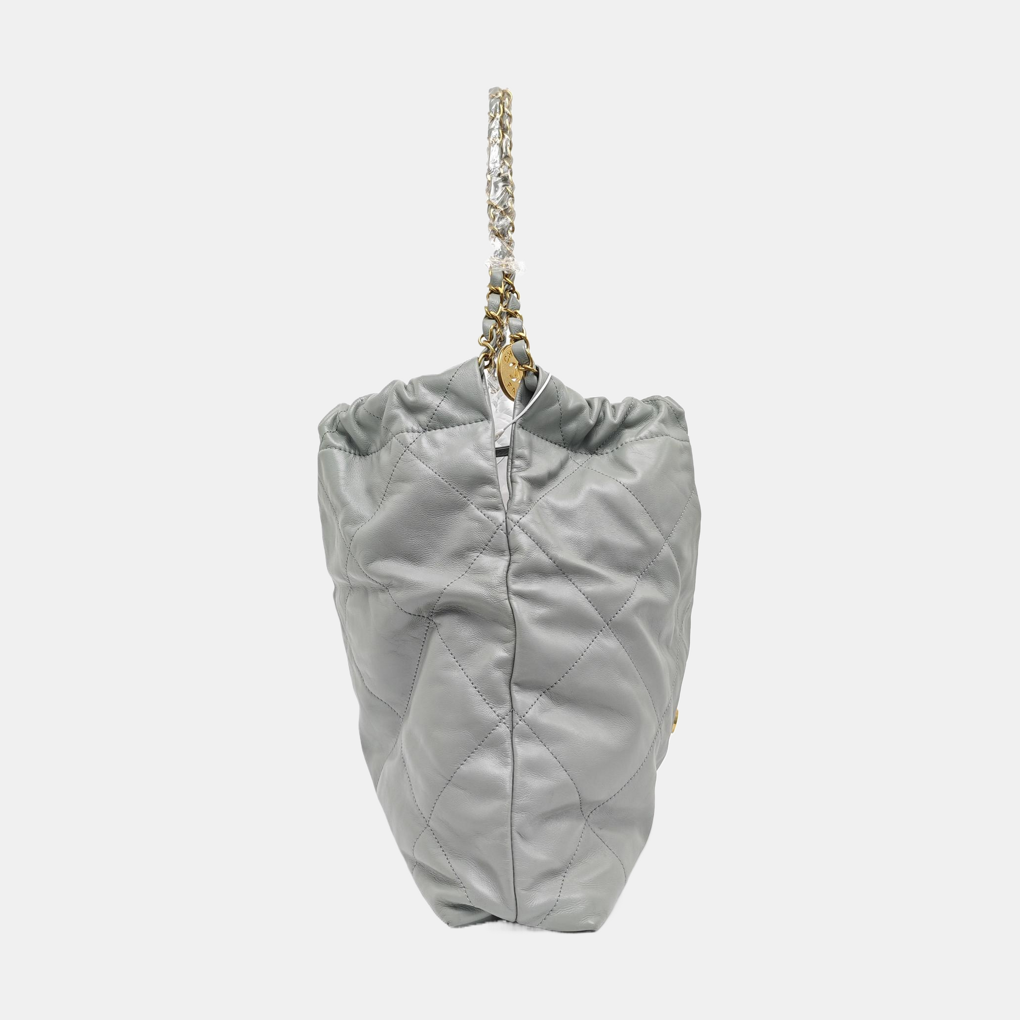 CHANEL 22 Medium Quilted Calfskin Green