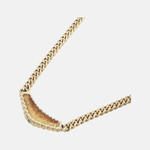 Collar de oro metálico