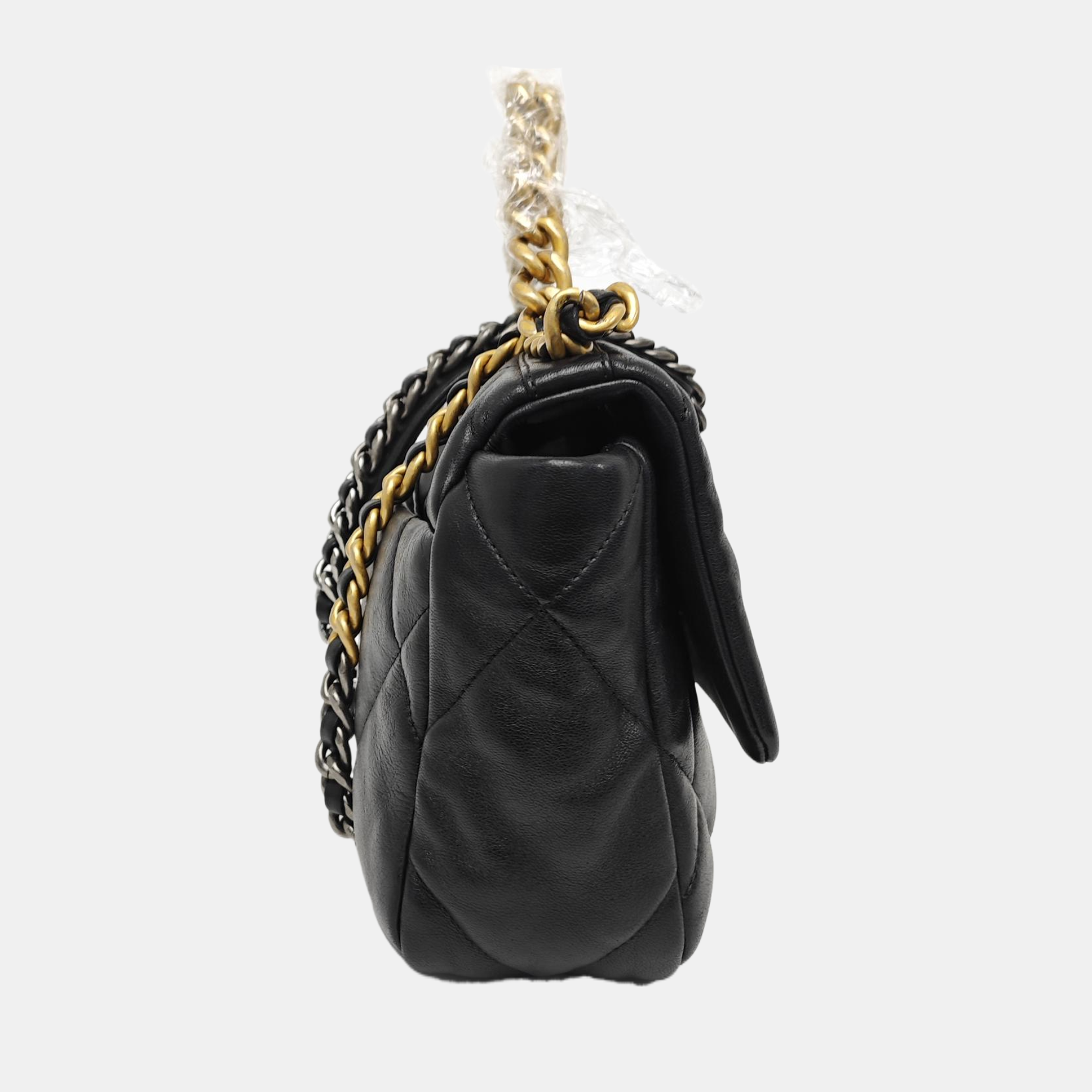 CHANEL 19 Small Quilted Lambskin Black