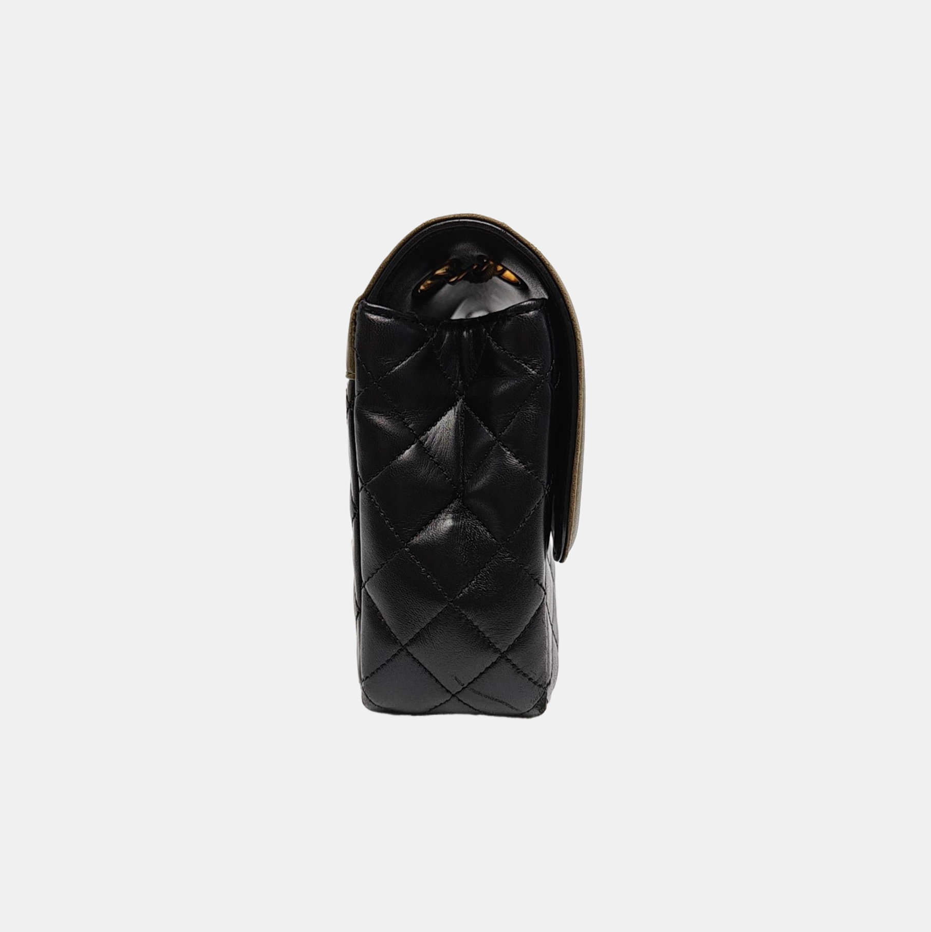 Authenticated pre-owned  CLASSIC FLAP Quilted Lambskin Black - Shoulder Bag at Looply
