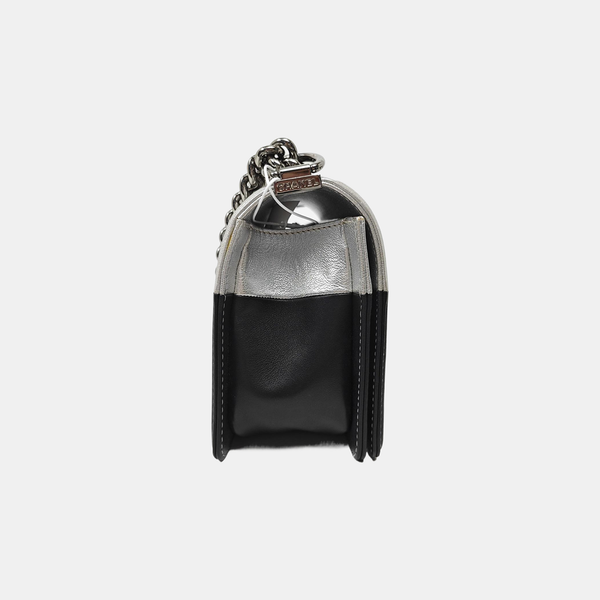 Authenticated pre-owned  BOY CHANEL Medium Calfskin Black - Shoulder Bag at Looply
