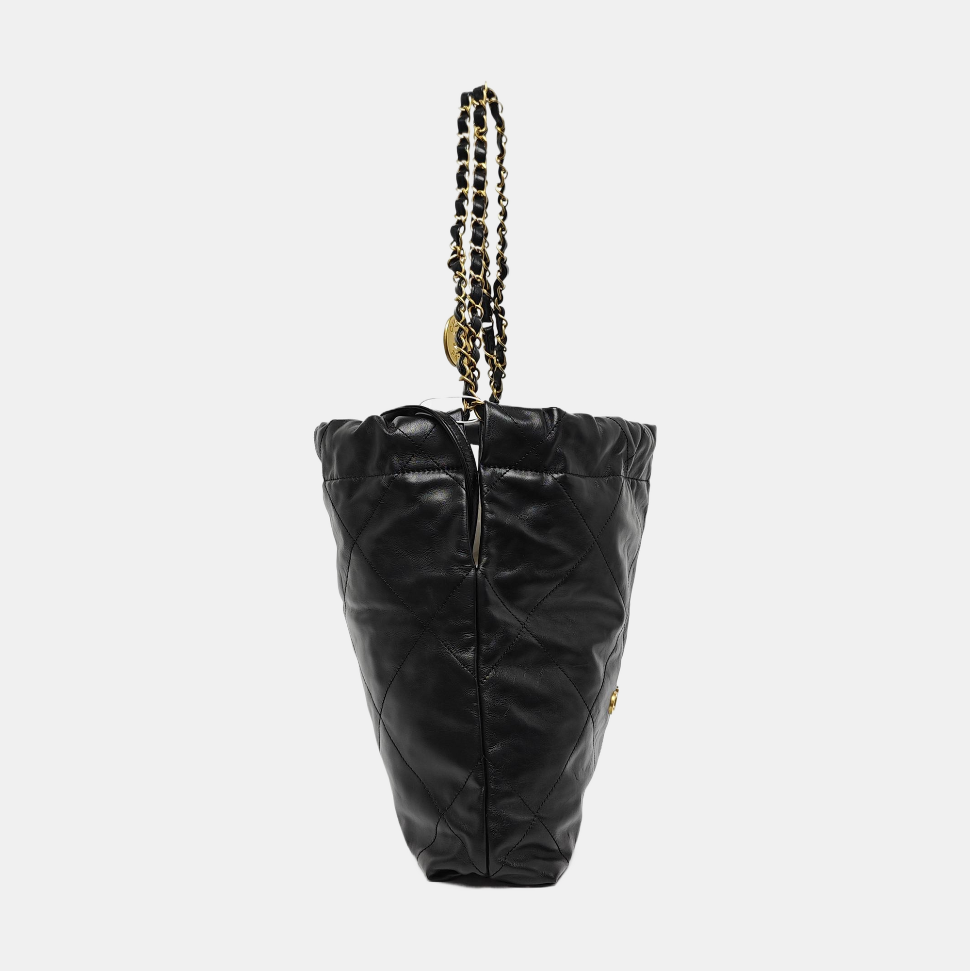 CHANEL 22 Small Quilted Calfskin Black