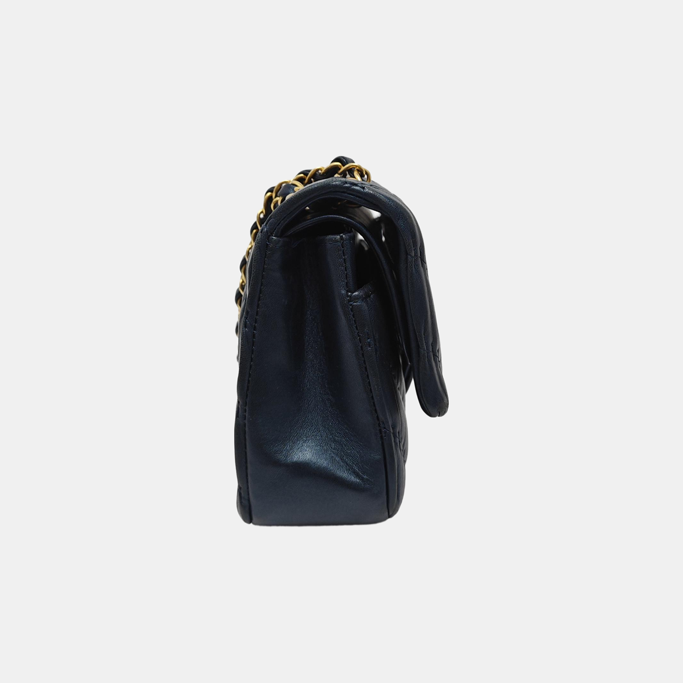 Authenticated pre-owned  CLASSIC FLAP Medium Chevron, Quilted Lambskin Blue - Crossbody Bag at Looply