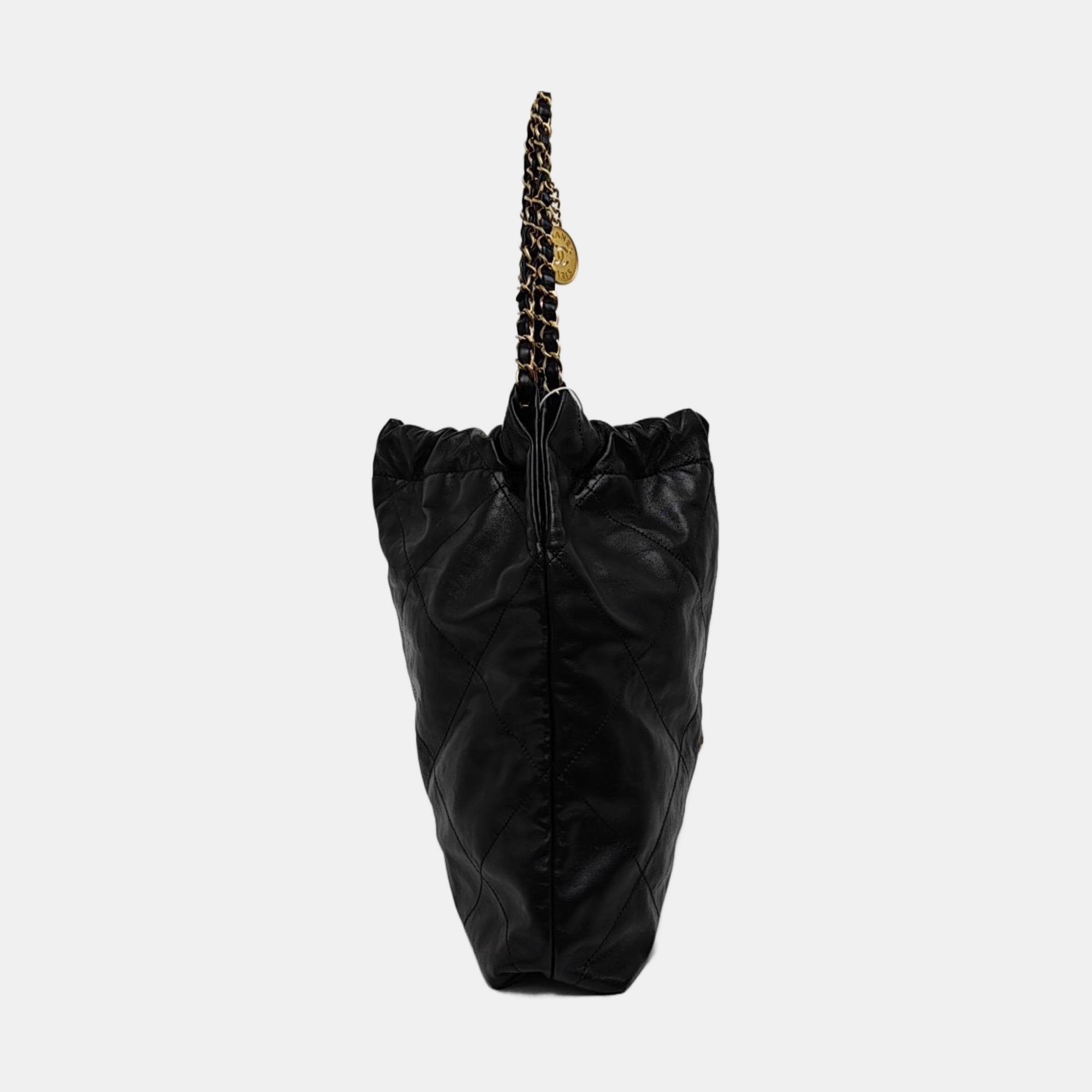 CHANEL 22 Medium Quilted Calfskin Black