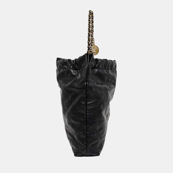 CHANEL 22 Medium Quilted Calfskin Black