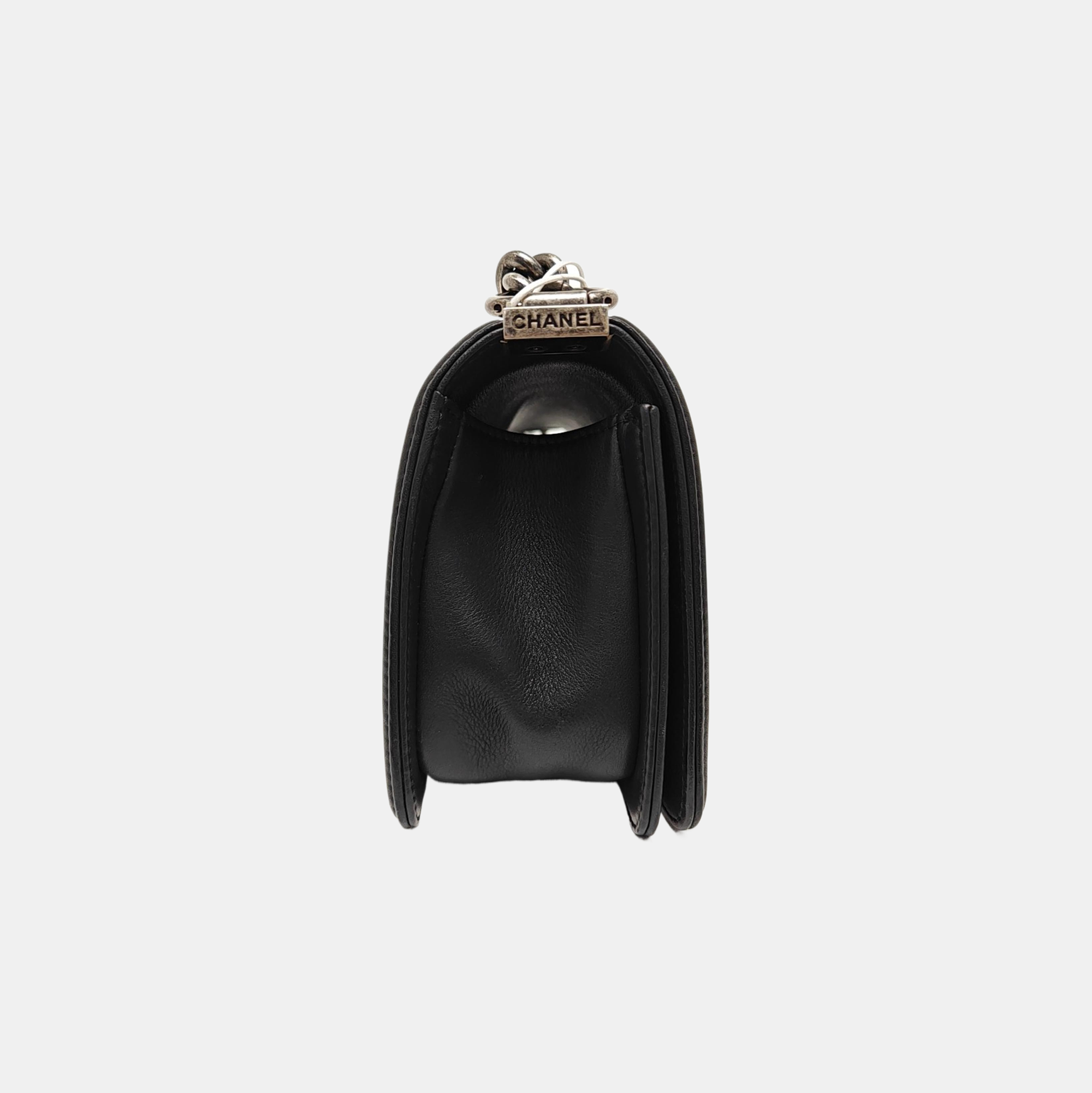 BOY CHANEL Small Chevron Grained Calfskin Blue