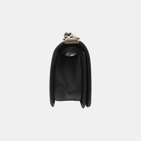 BOY CHANEL Small Chevron Grained Calfskin Blue