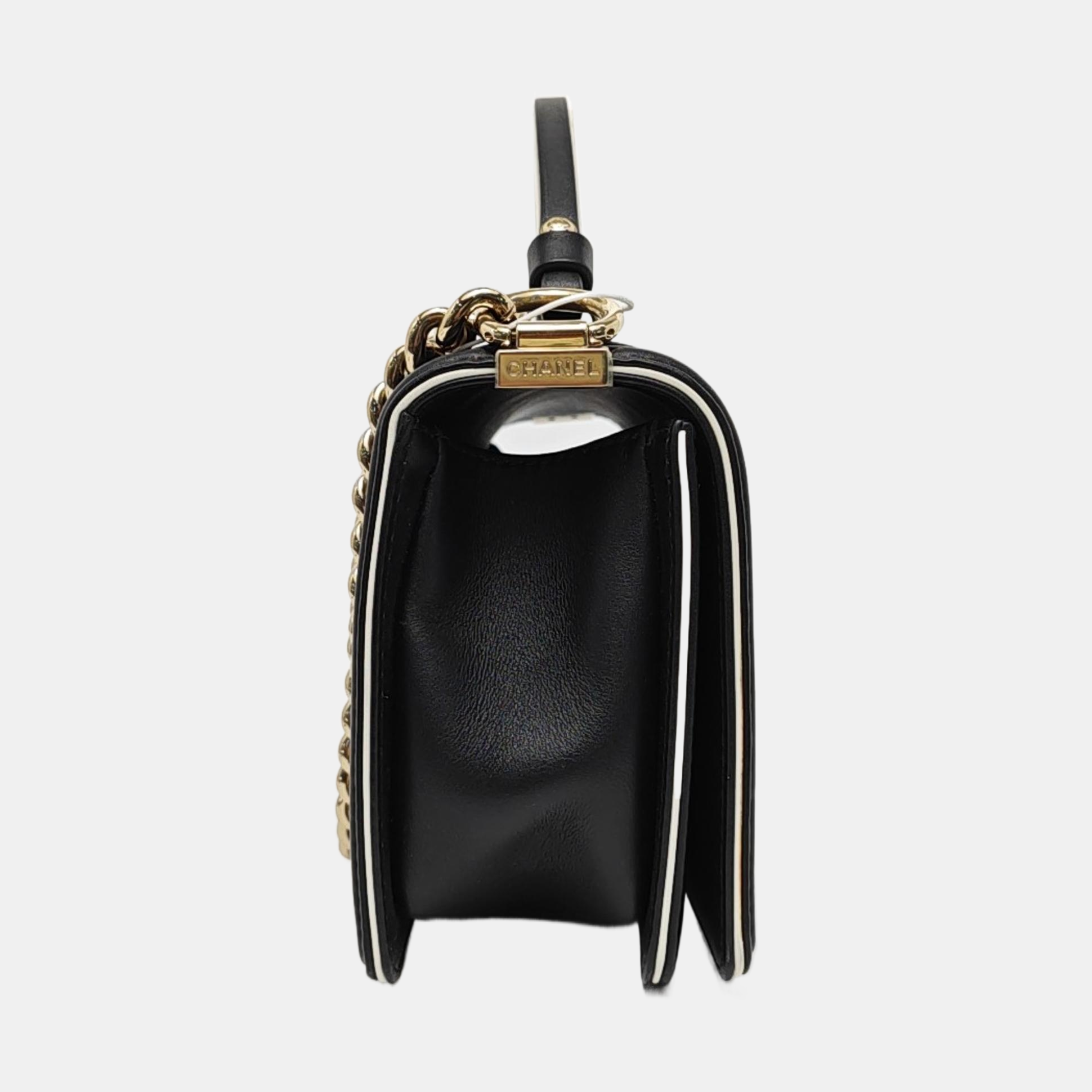 Authenticated pre-owned  BOY CHANEL Medium Quilted Calfskin Black - Shoulder Bag at Looply