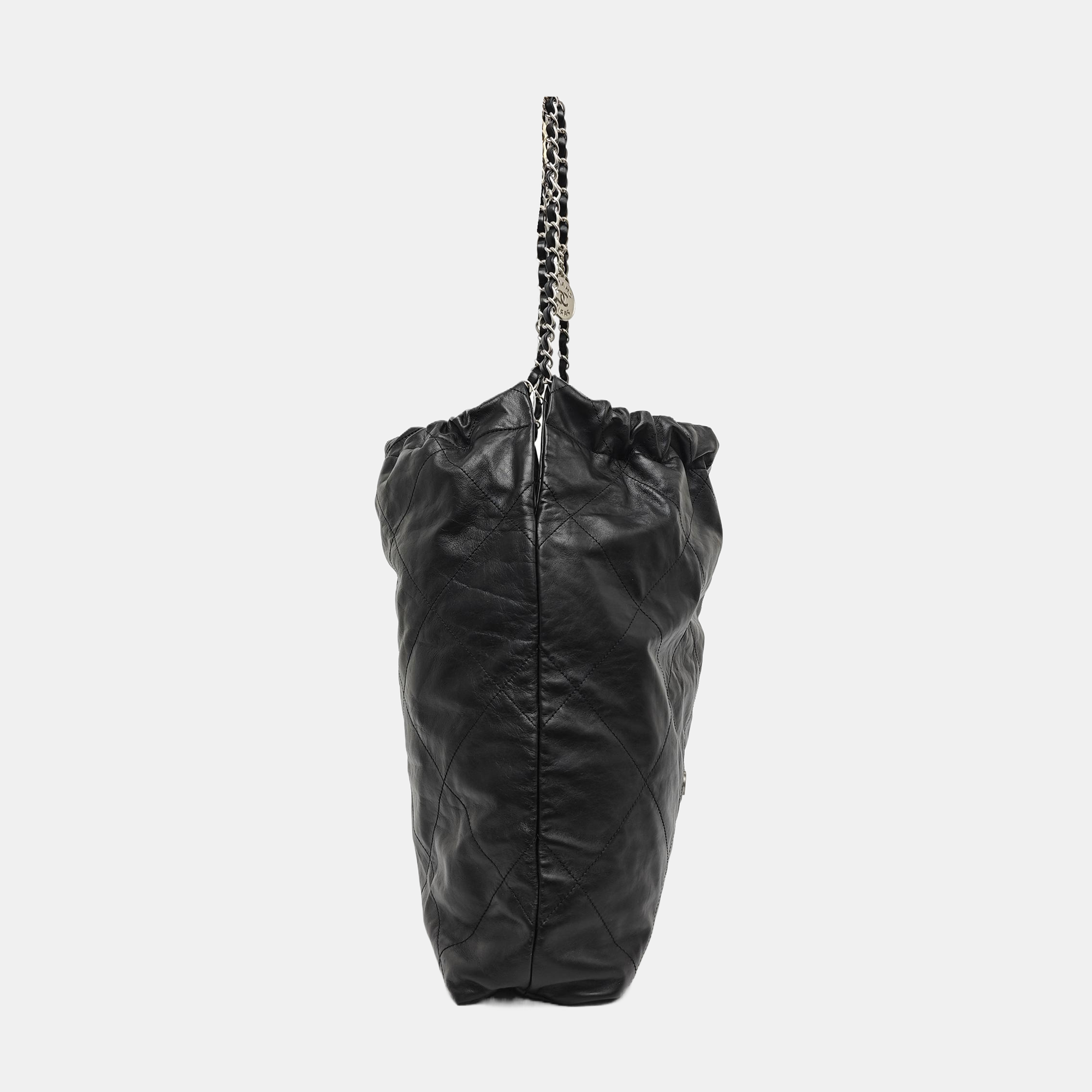 CHANEL 22 Medium Quilted Calfskin Black