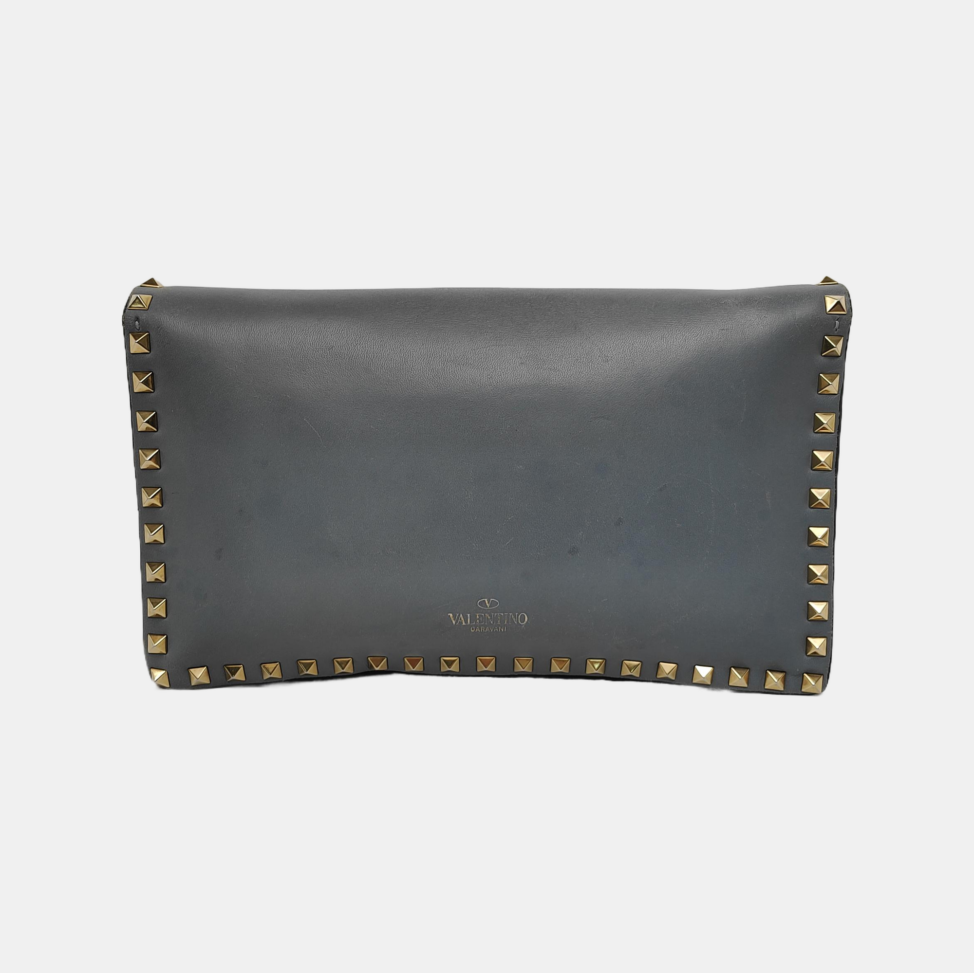 Authenticated pre-owned  Rockstud Calfskin Blue - Clutch at Looply