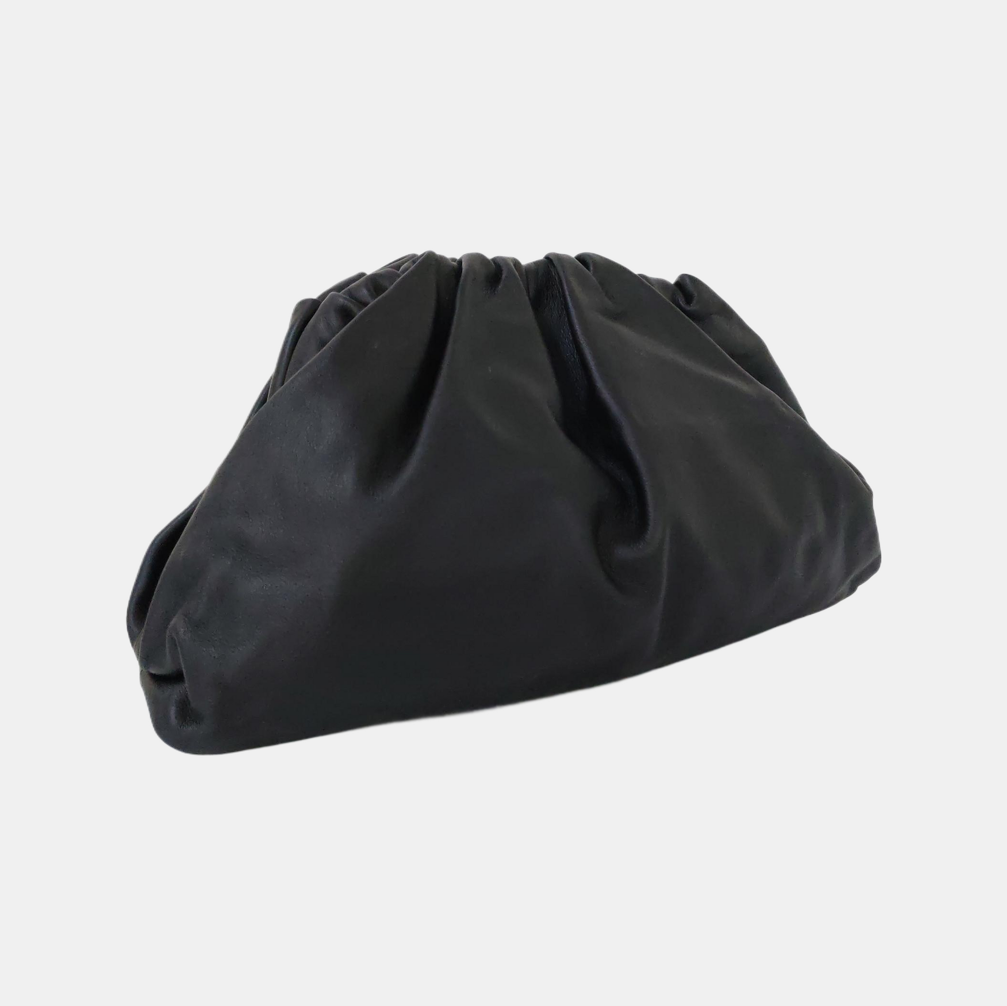 El estuche de piel de becerro negra