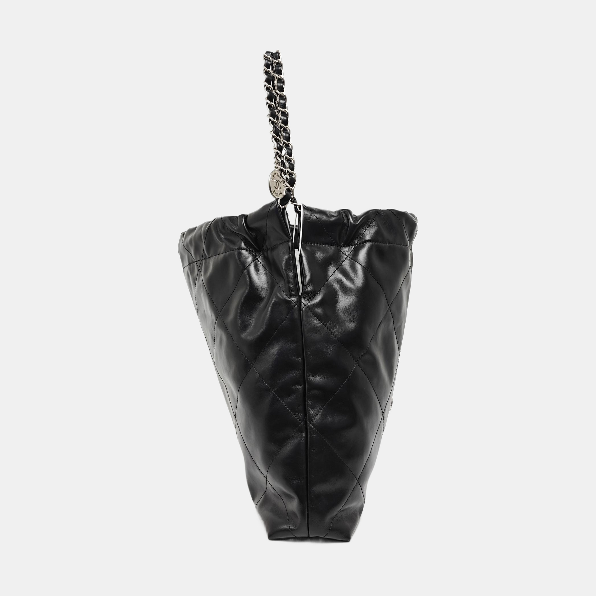 CHANEL 22 Medium Quilted Calfskin Black