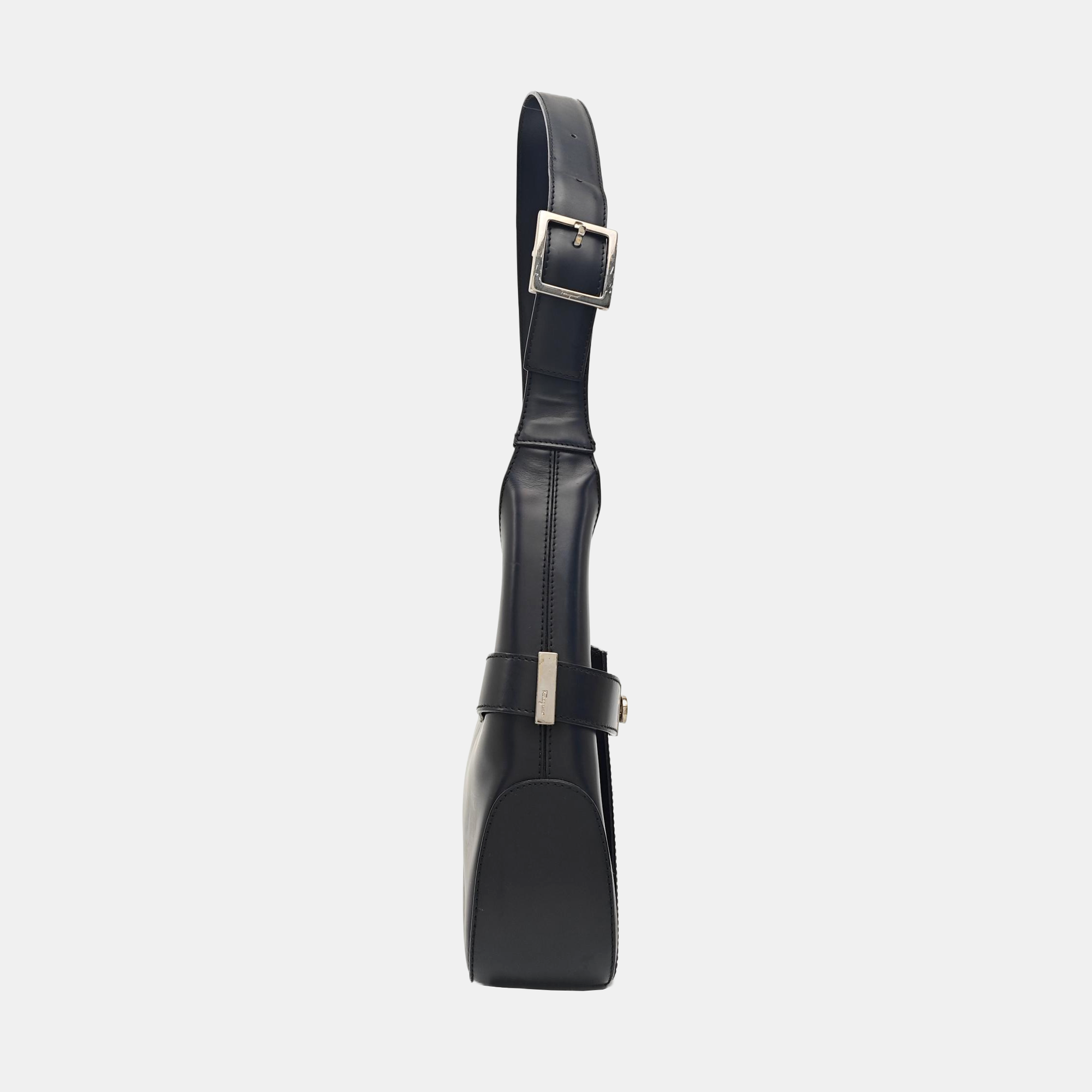 Clasp Hobo Medium Calfskin Black