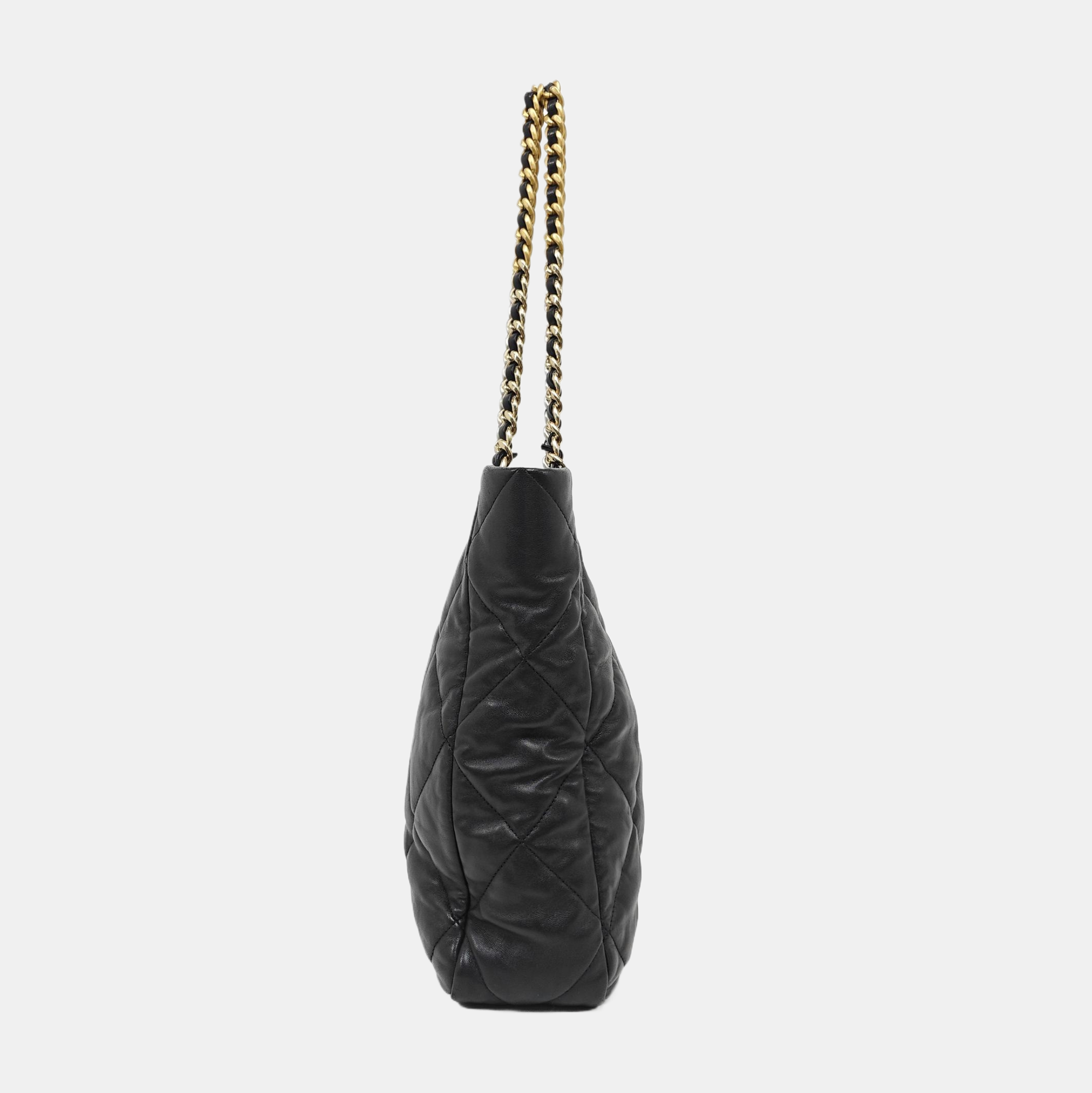 CHANEL 19 Piel de Cordero Acolchada Negra