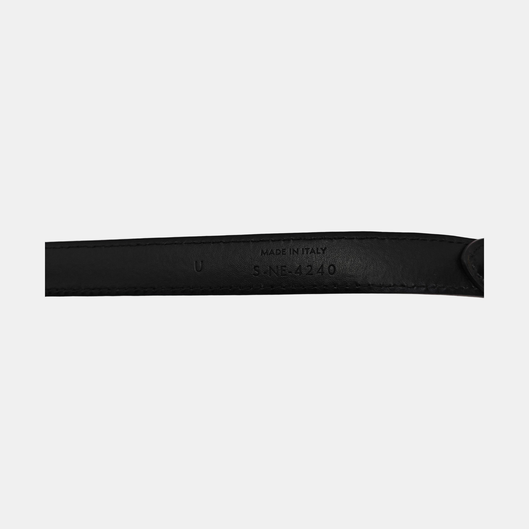 Cinturón de cuero negro
