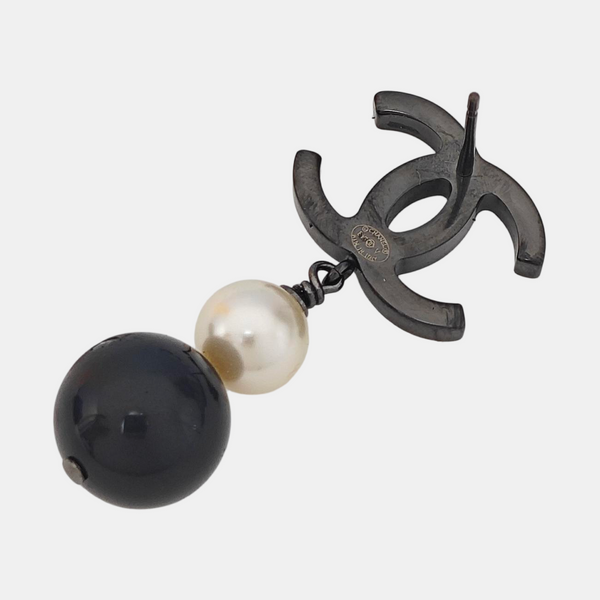 CC Logo Metal Black Earrings