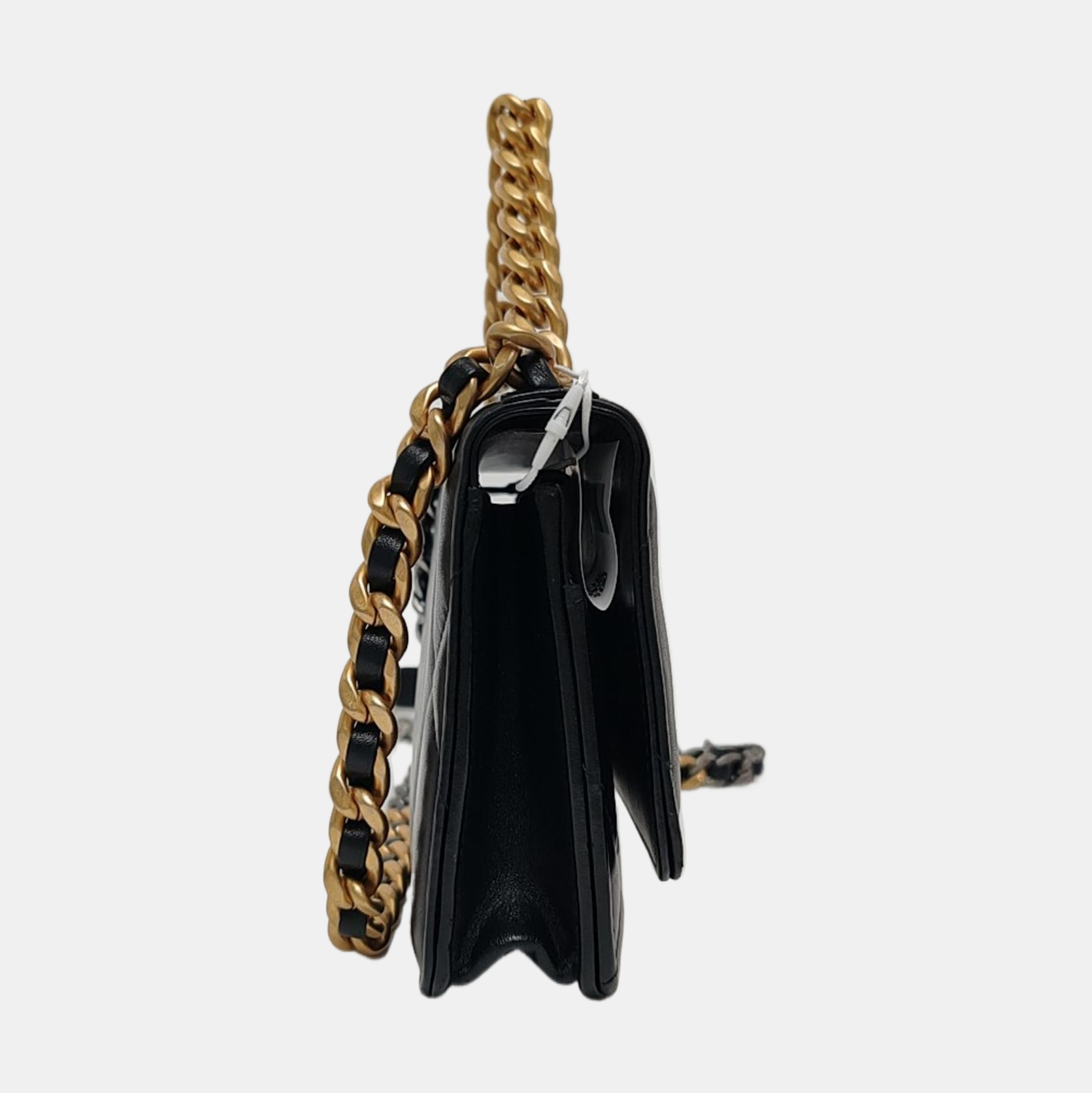 CHANEL 19 WOC Piel de Cordero Acolchada Negra