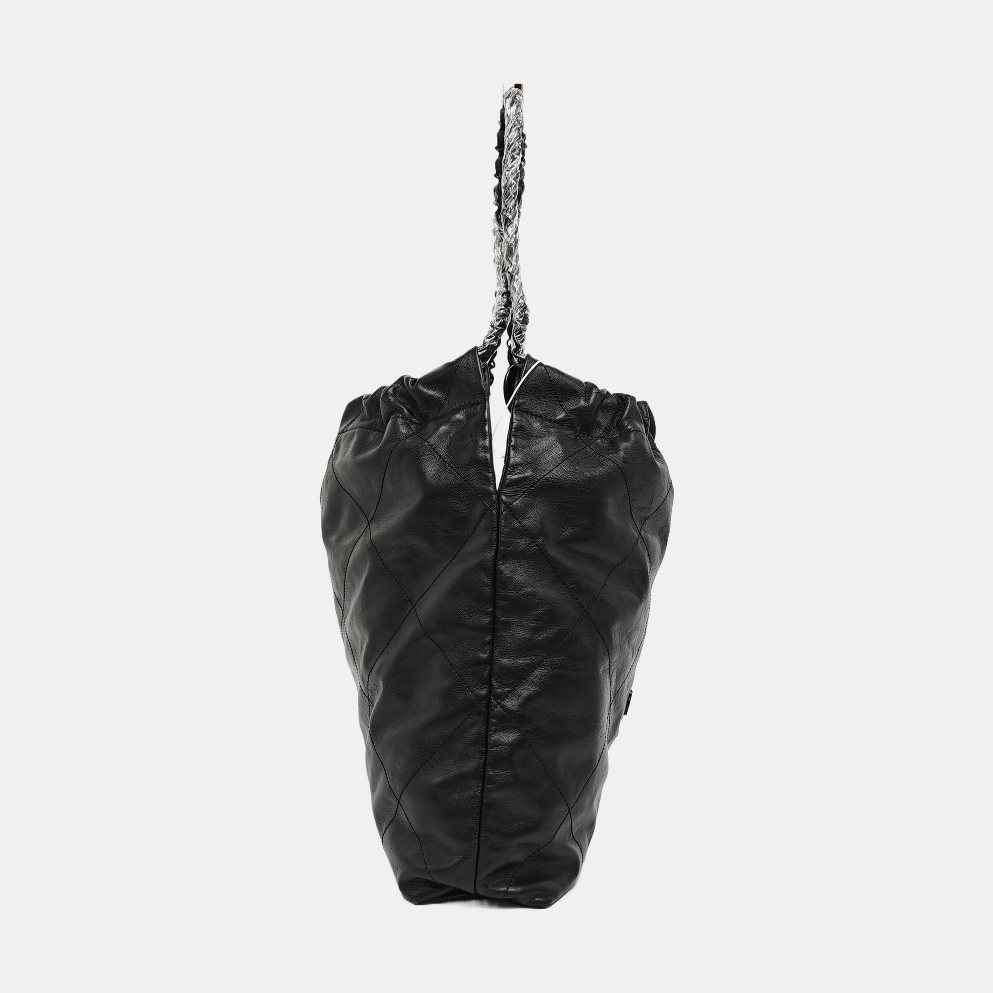 CHANEL 22 Medium Quilted Calfskin Black