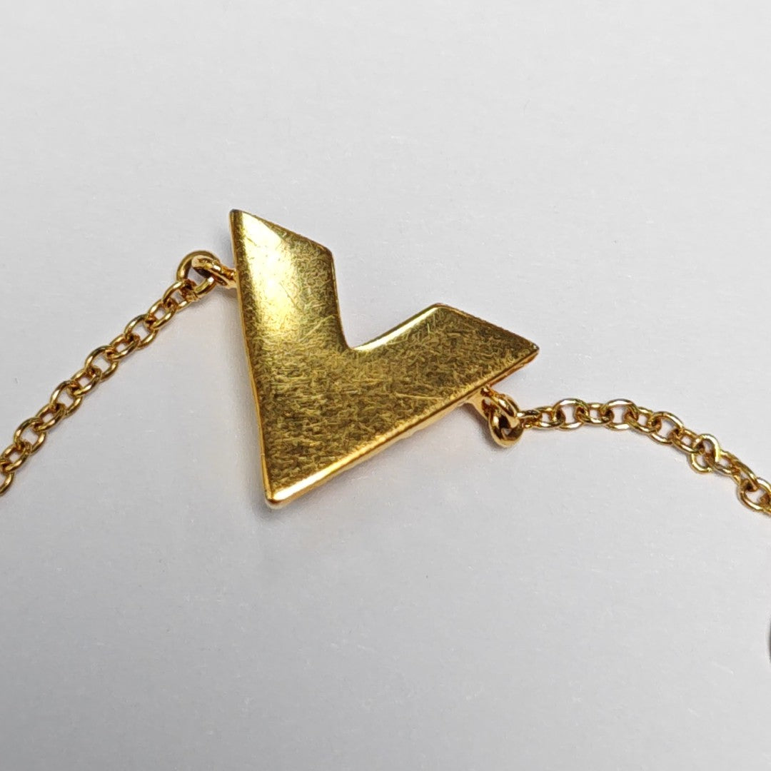 ESSENTIAL V GUILLOCHÉ Metal Gold Bracelet