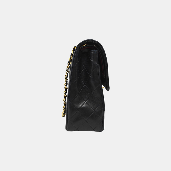 CLASSIC FLAP Medium Quilted Lambskin Black
