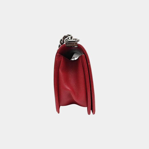 BOY CHANEL Medium Chevron Calfskin Red