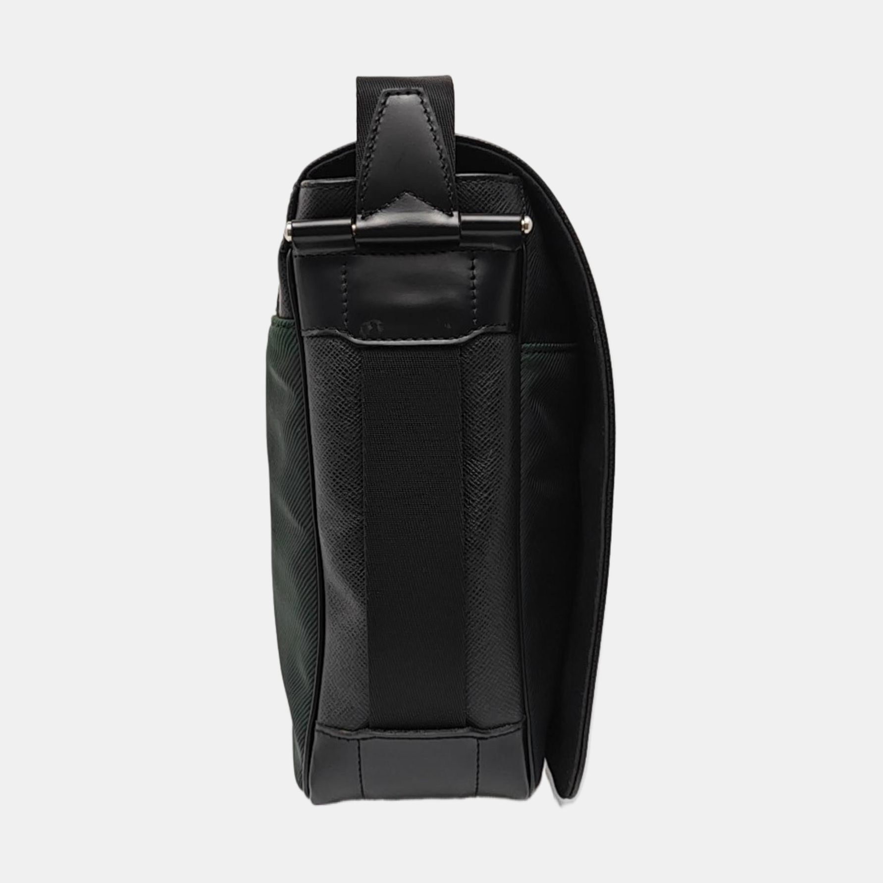 VIKTOR Calfskin Black