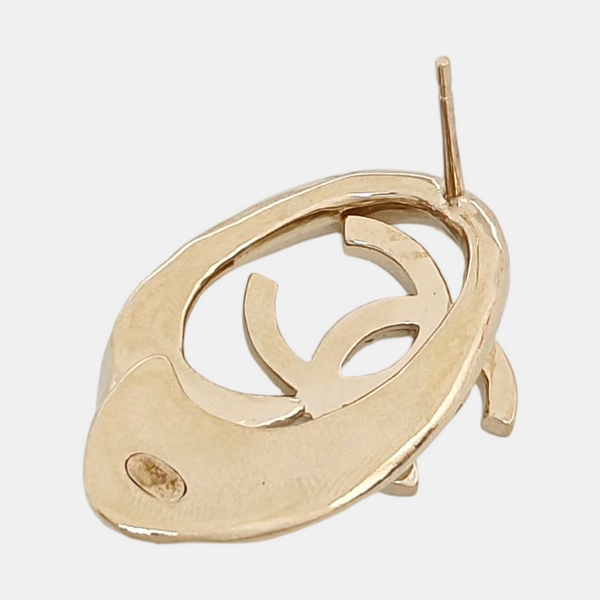 Aretes de oro metálicos
