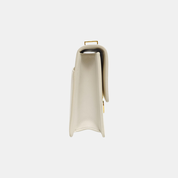 Authenticated pre-owned  30 Montaigne Calfskin White - Crossbody Bag at Looply