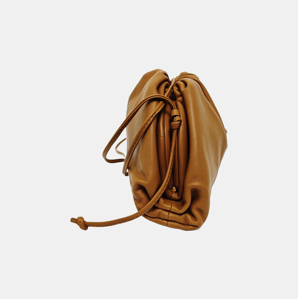 The Pouch Mini Piel de Becerro Marrón