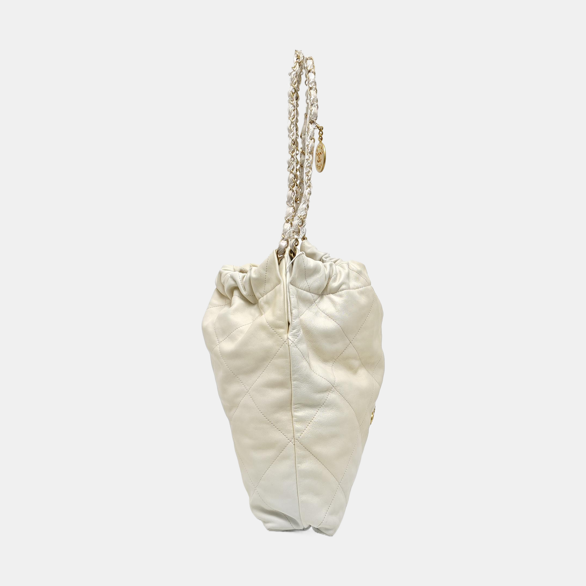 CHANEL 22 Medium Quilted Calfskin White