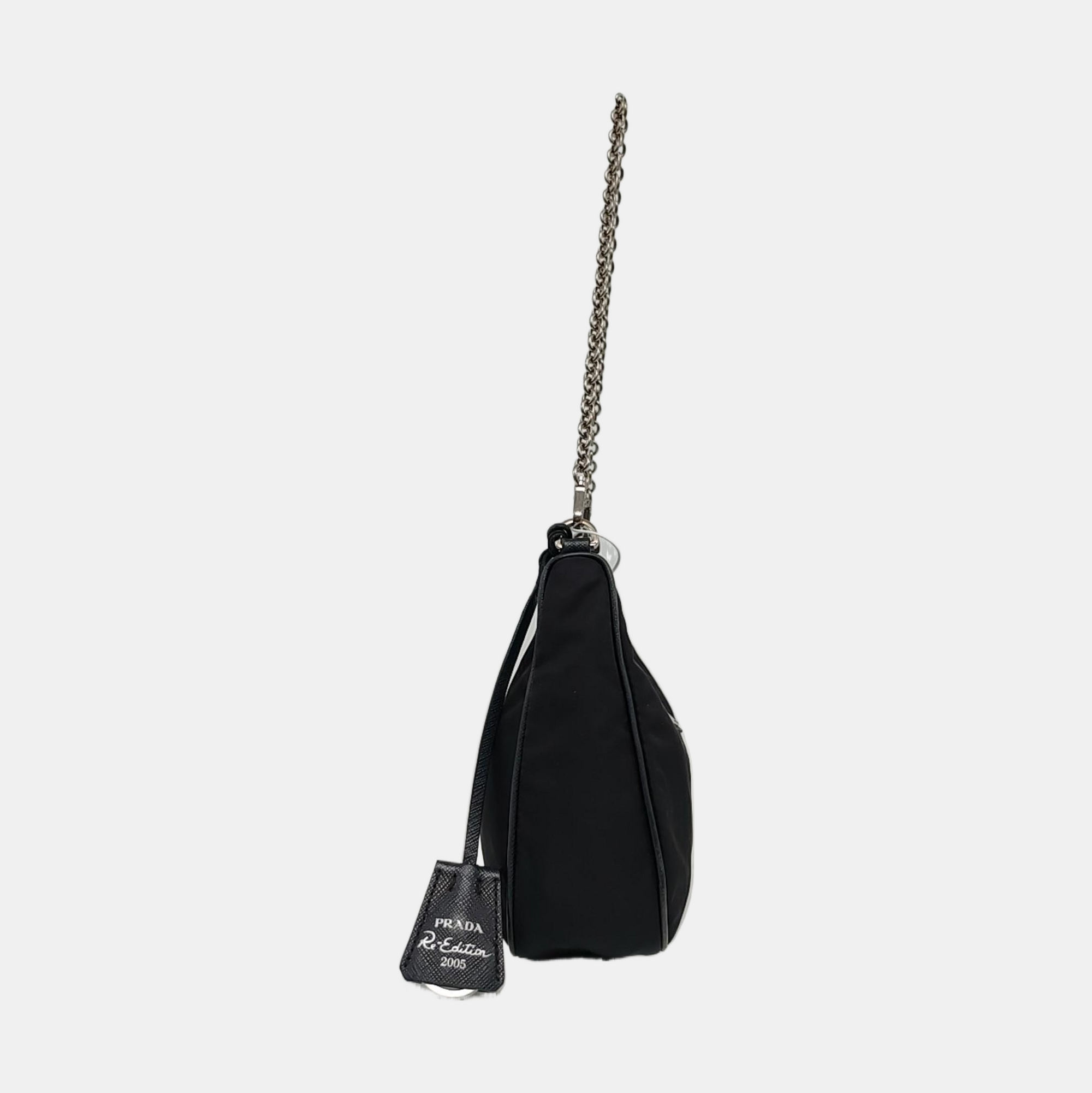 Authenticated pre-owned  Re-Edition2005 Nylon Black - Crossbody Bag at Looply