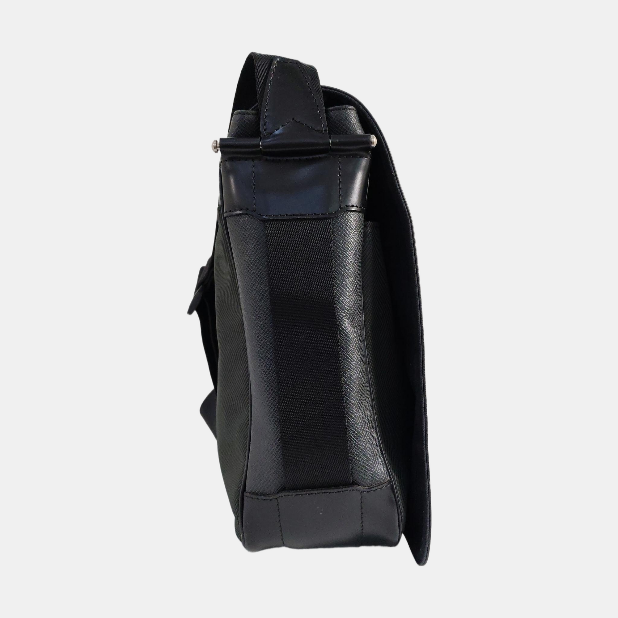VIKTOR Calfskin Black