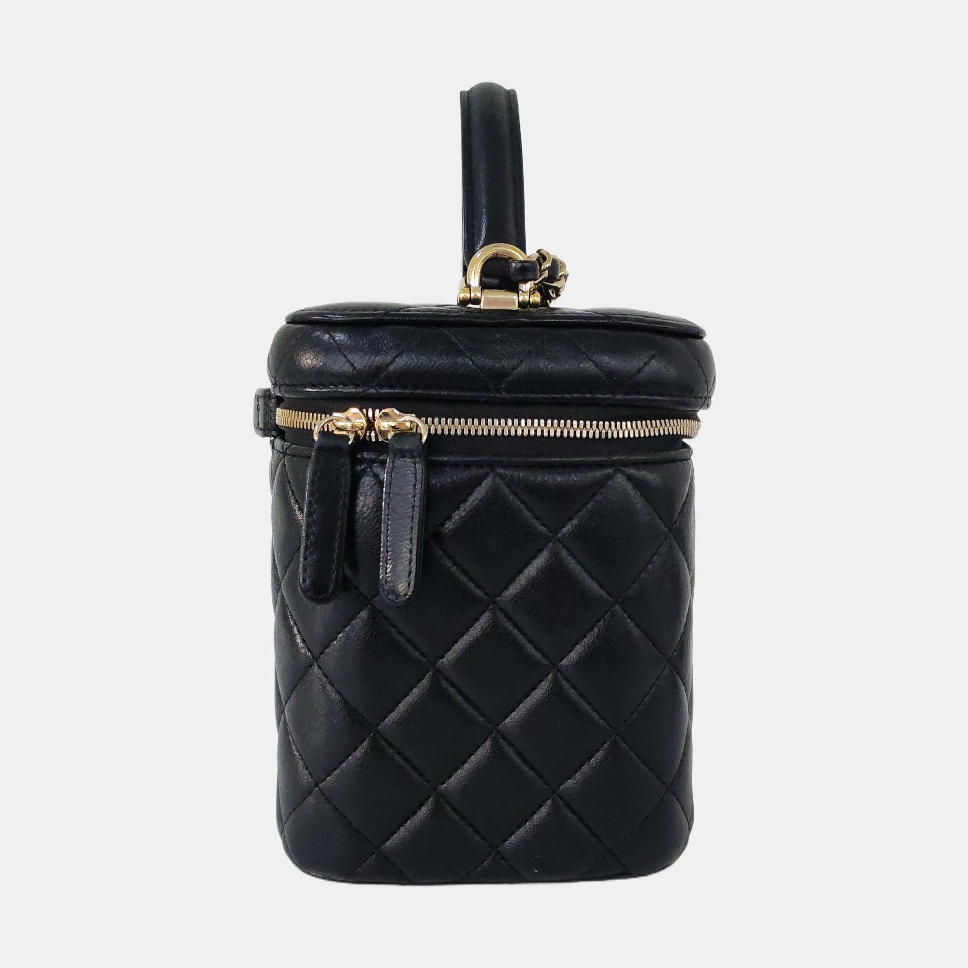 Authenticated pre-owned  VANITY CASE Quilted Lambskin Black - Shoulder Bag at Looply