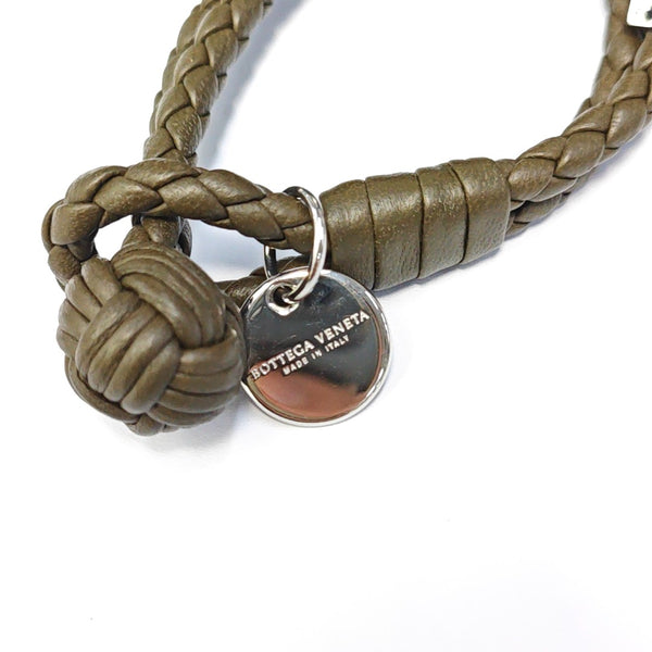 Brazalete verde de cuero