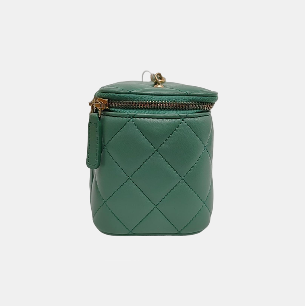 Authenticated pre-owned  VANITY CASE Quilted Lambskin Green - Shoulder Bag at Looply