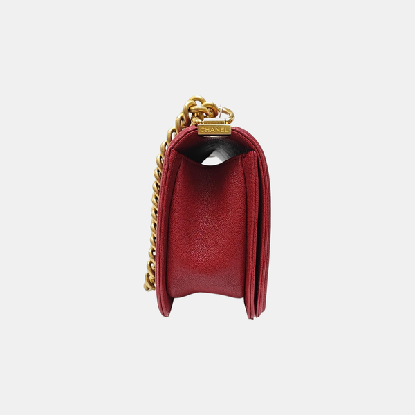 BOY CHANEL Medium Chevron Calfskin Red