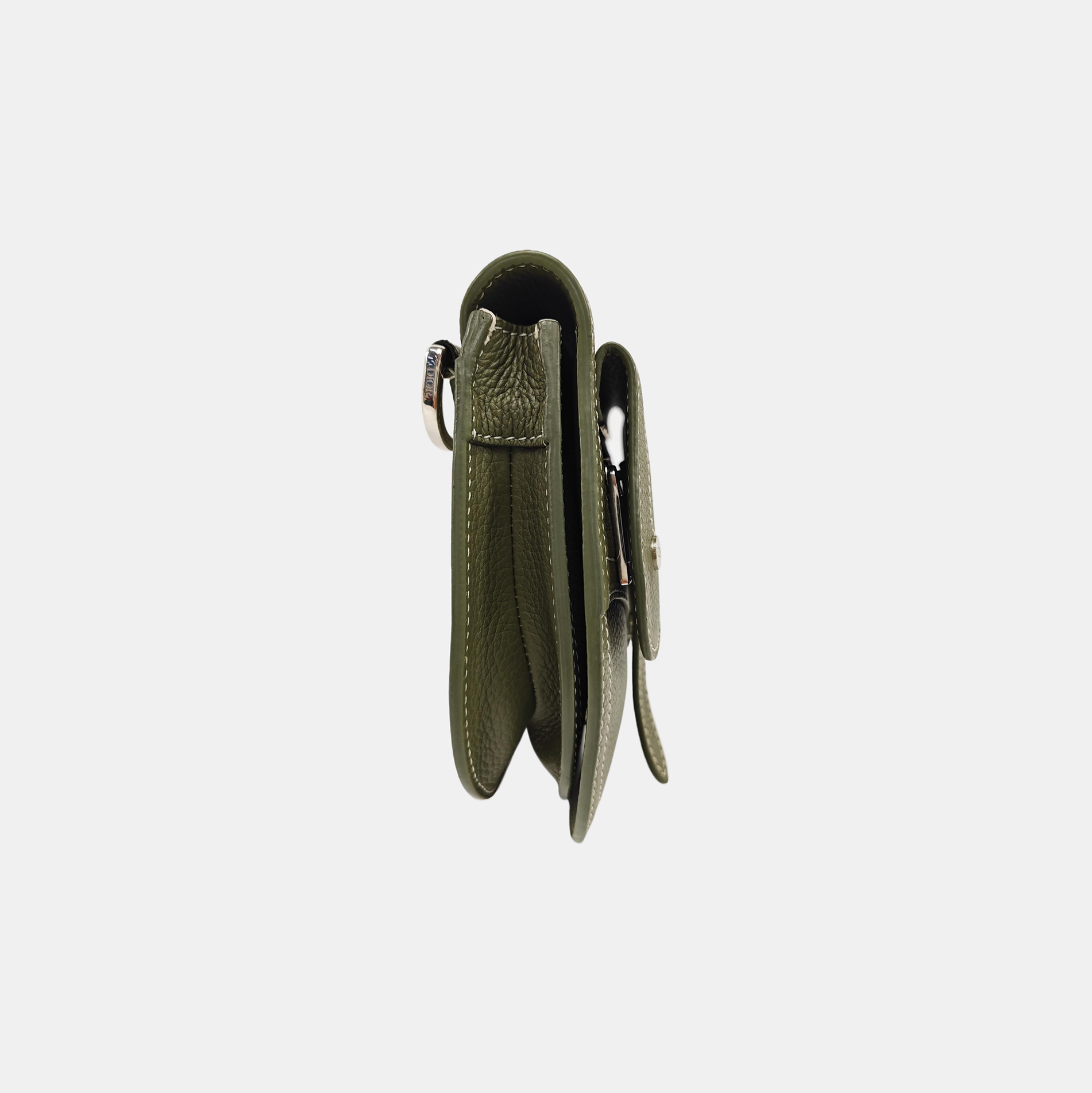 Authenticated pre-owned  Saddle Calfskin Green - Shoulder Bag at Looply