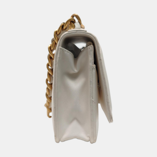 CHANEL 19 Piel de Cordero Acolchada Blanca