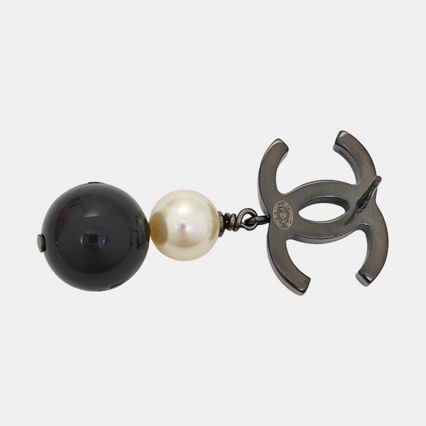 CC Logo Metal Black Earrings