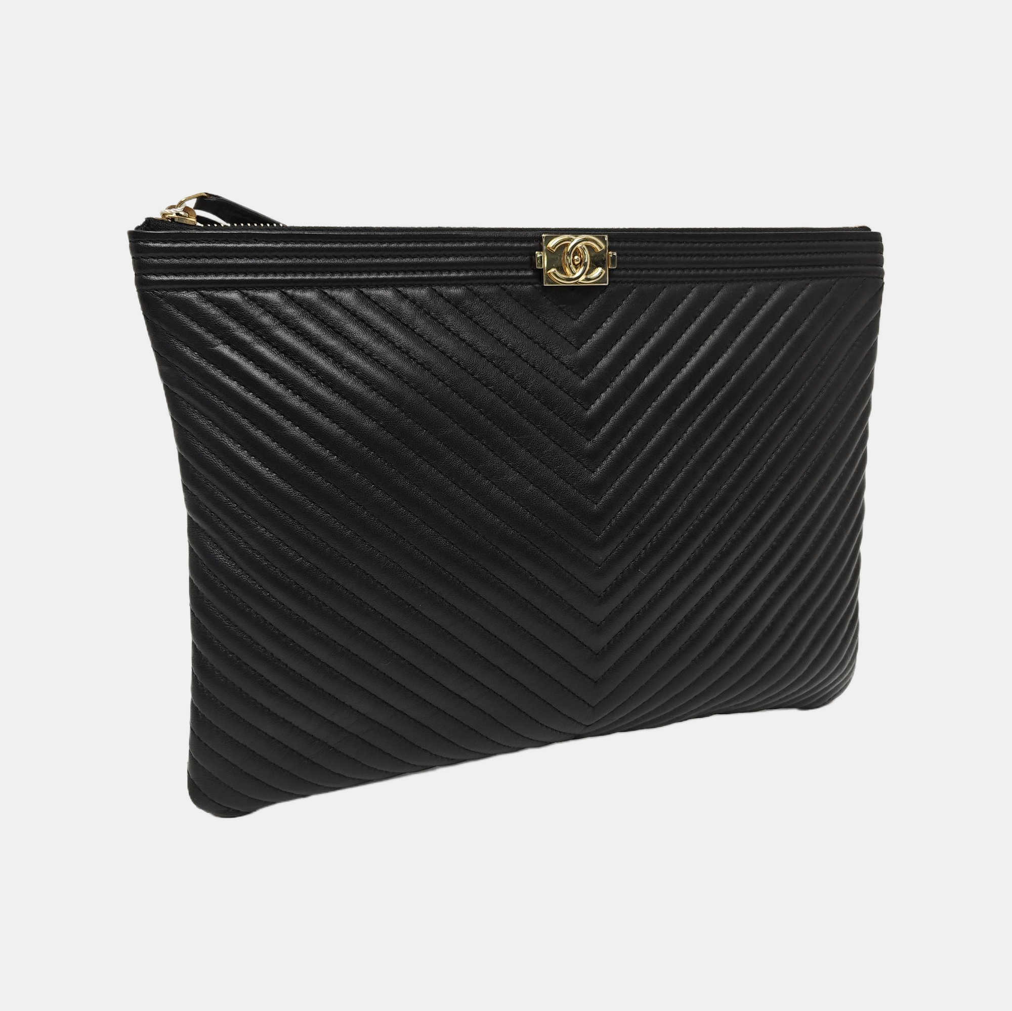 BOY CHANEL Chevron, Cordero Acolchado Negro